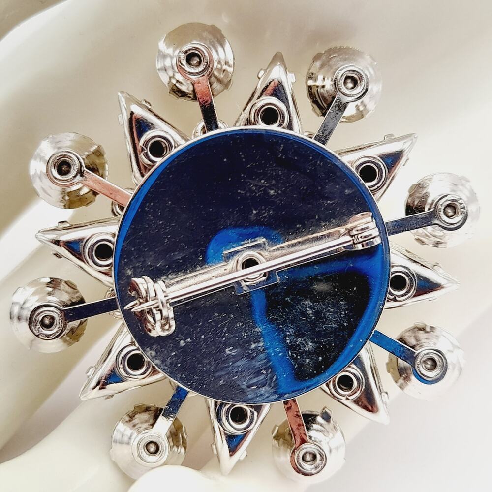 Vintage 1950s Unsigned Wedding Brooch, Riveted Three Dimensional Flower Pin - Picture 4 of 10